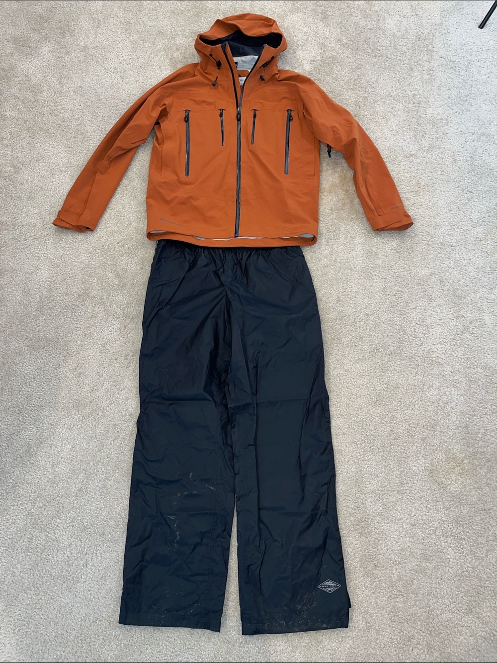 Columbia Men's Rust Waterproof Hooded Rain Jacket M & Black Rain Pant L Set
